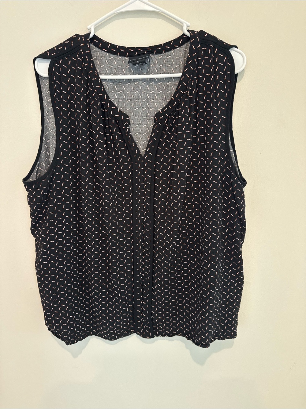 Liz Claiborne Career Black Sleeveless V-Neck with Pink Accent Print